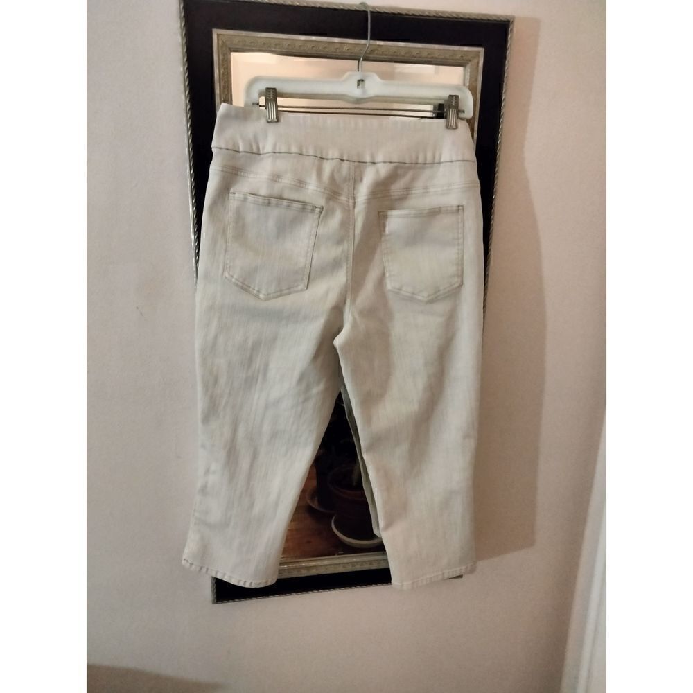 Chico's Plus Size Pull On Capris - Picture 3 of 8